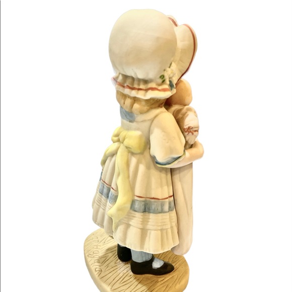 Jan Hagara- Jenny and her Bye Lo Doll Figurine - Picture 6 of 9